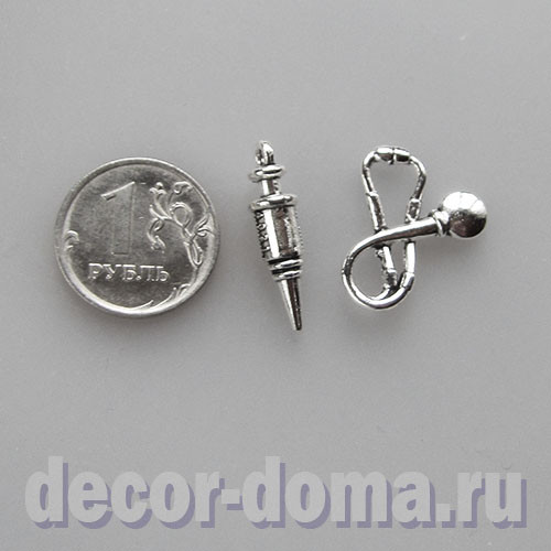Шприц и стетоскоп, подвески металлические, 2,5 см Шприц и стетоскоп, подвески металлические, 2,5 см