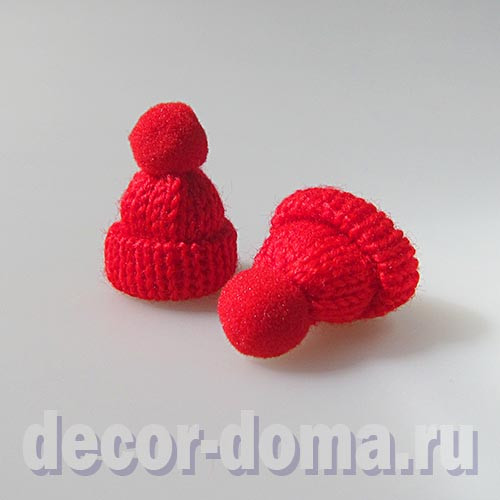 Шапочка красная с помпоном, 3,5 см, 2 шт.