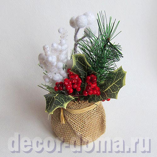 Букетик-мешочек новогодний, 16 см, снежки и остролист Букетик-мешочек новогодний, 16 см, снежки и остролист