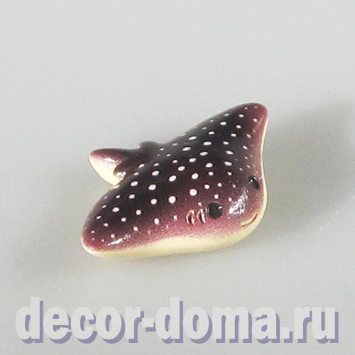 Скат коричневый, рыба, миниатюра, 2,5х3,5 см