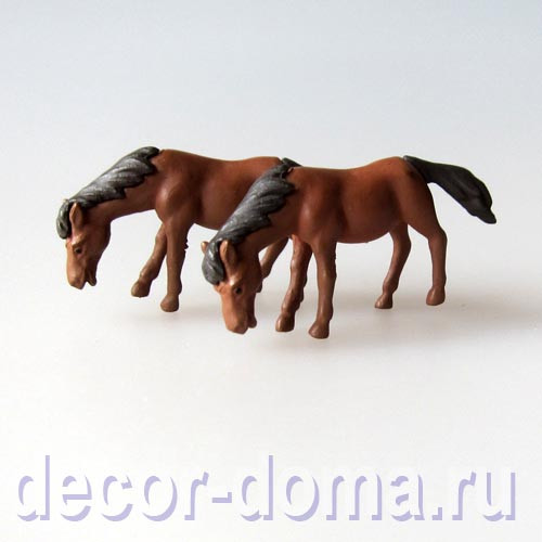 Лошади мини, 4 см, пара гнедых Лошади мини, 4 см, пара гнедых