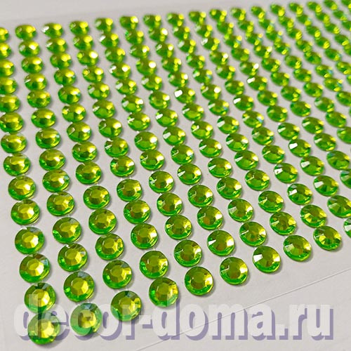 Стразы клеевые, 6 мм, полоски, салатовые, 504 шт. Стразы клеевые, 6 мм, полоски, салатовые, 504 шт.