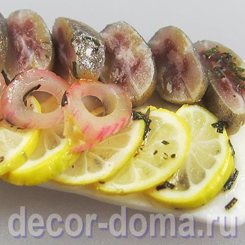Блюдо с селёдкой, луком и лимоном, 3,2х1,7 см, еда кукольная миниатюрная, ручная работа Блюдо с селёдкой, луком и лимоном, 3,2х1,7 см, еда кукольная миниатюрная, ручная работа