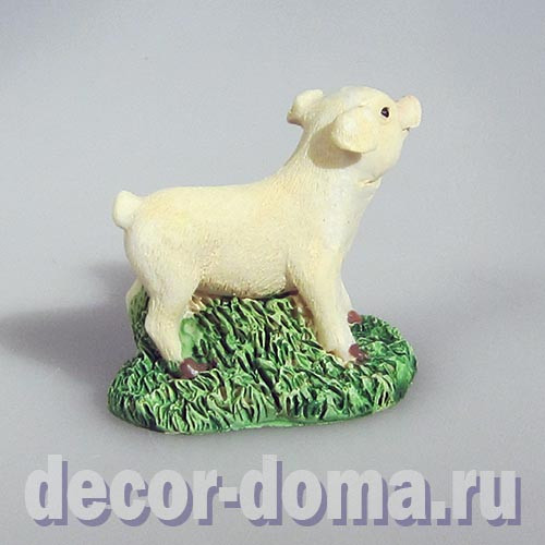 Поросенок на траве, фигурка миниатюрная, 4 см Поросенок на траве, фигурка миниатюрная, 4 см